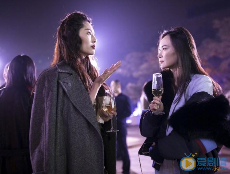 陈碧舸与人合照 陈碧舸高清写真_陈碧舸高清剧照