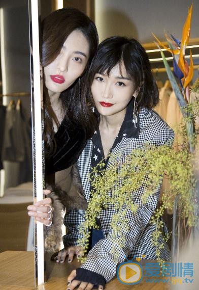 陈碧舸与人合照 陈碧舸高清写真_陈碧舸高清剧照
