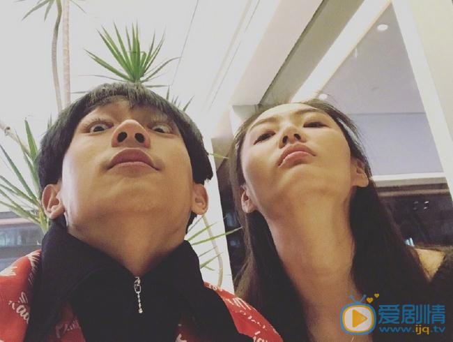 陈碧舸与人合照 陈碧舸高清写真_陈碧舸高清剧照