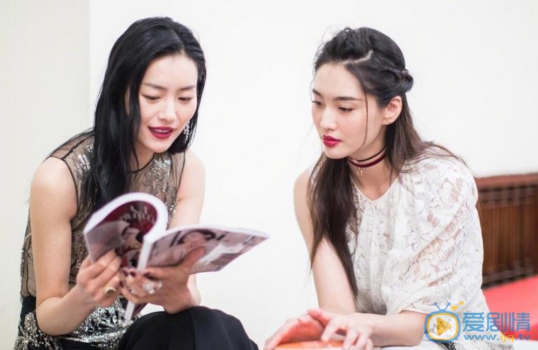 陈碧舸与人合照 陈碧舸高清写真_陈碧舸高清剧照