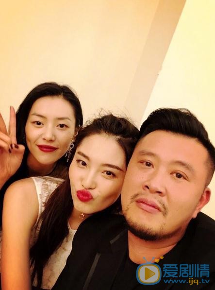 陈碧舸与人合照 陈碧舸高清写真_陈碧舸高清剧照
