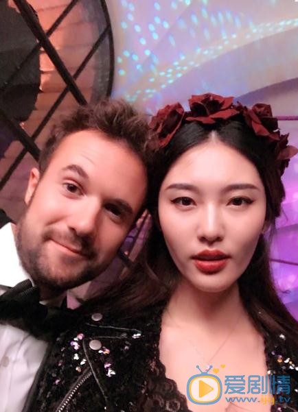 陈碧舸与人合照 陈碧舸高清写真_陈碧舸高清剧照