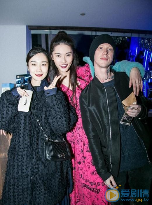 陈碧舸与人合照 陈碧舸高清写真_陈碧舸高清剧照