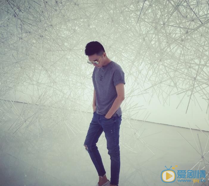 刘文翰街拍旅行照 刘文翰高清写真_刘文翰高清剧照