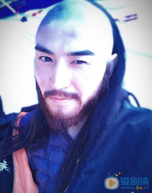 孟召重片场照