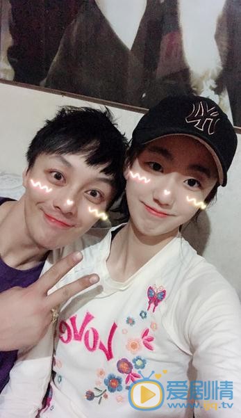 杨金承与人合照 杨金承高清写真_杨金承高清剧照