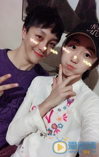 杨金承与人合照 杨金承高清写真_杨金承高清剧照