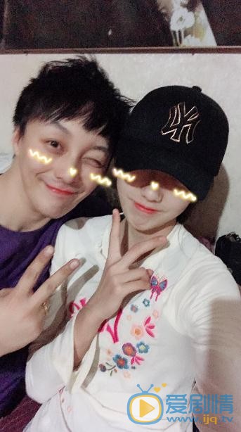 杨金承与人合照 杨金承高清写真_杨金承高清剧照