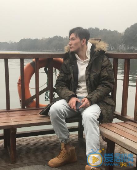 张峻鸣生活照 张峻鸣高清写真_张峻鸣高清剧照