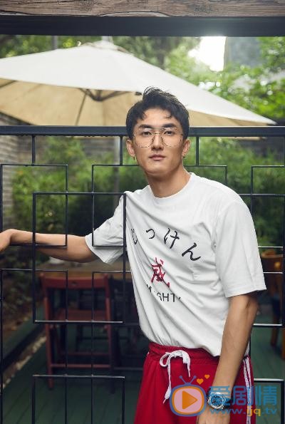 张峻鸣帅气写真 张峻鸣高清写真_张峻鸣高清剧照