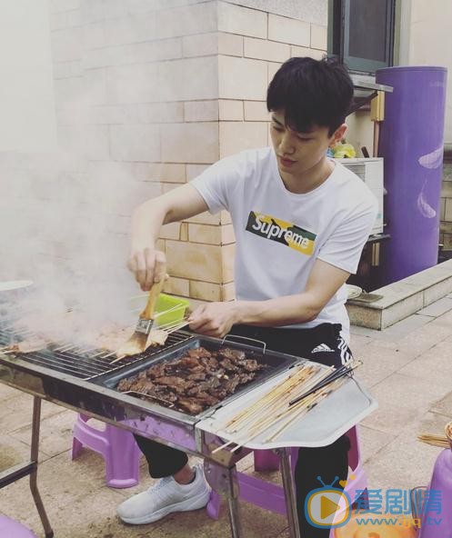 易大千生活照 易大千高清写真_易大千高清剧照