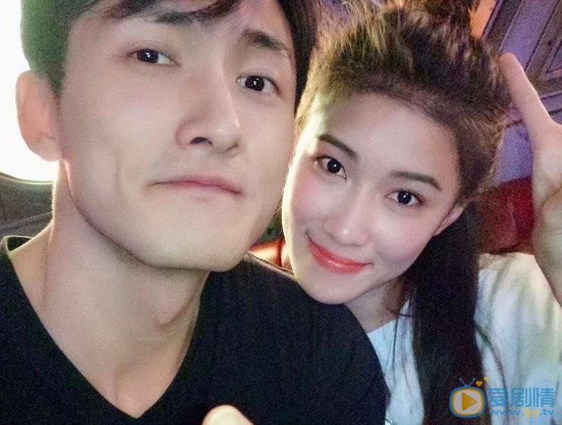 明子煜与人合照 明子煜高清写真_明子煜高清剧照