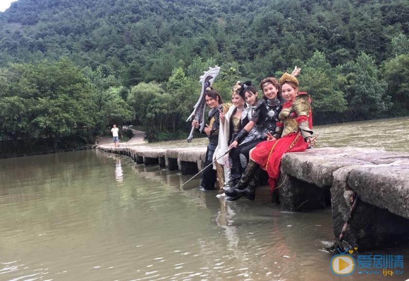 孟子荻片场照 孟子荻高清写真_孟子荻高清剧照