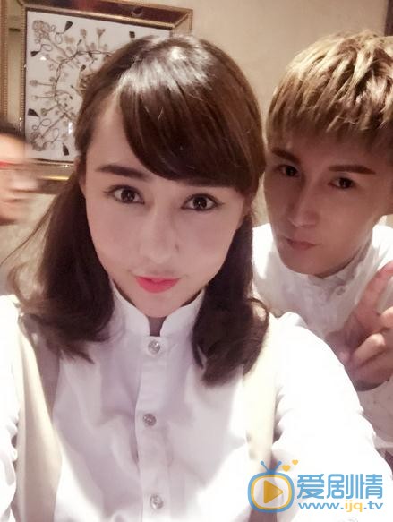陈美行与人合照 陈美行高清写真_陈美行高清剧照