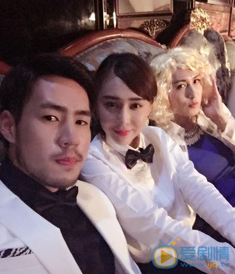 陈美行与人合照 陈美行高清写真_陈美行高清剧照