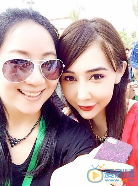陈美行与人合照 陈美行高清写真_陈美行高清剧照