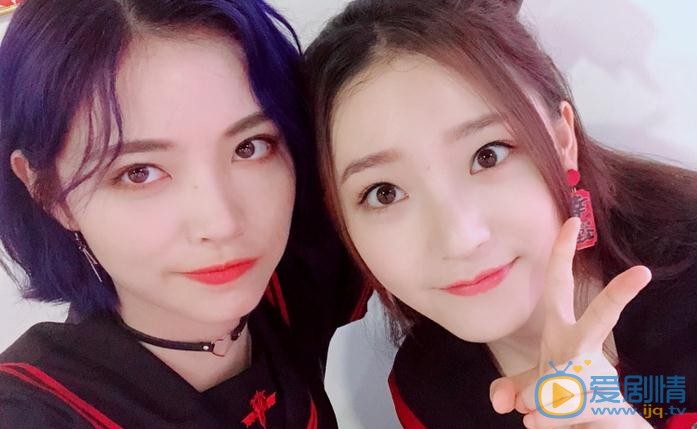 谢蕾蕾与人合照 谢蕾蕾高清写真_谢蕾蕾高清剧照