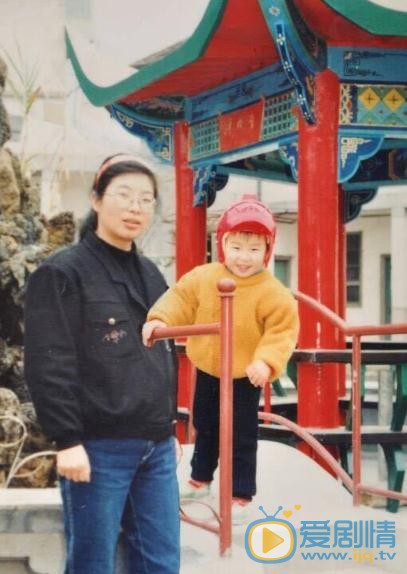 周艺轩童年照 周艺轩高清写真_周艺轩高清剧照