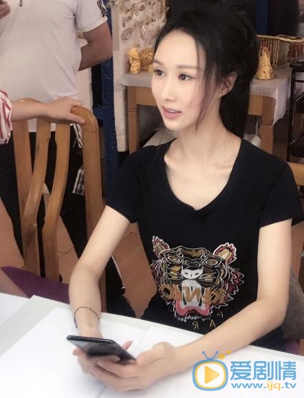 黄露露与人合照 黄露露高清写真_黄露露高清剧照