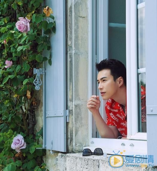 王冠逸街拍写真 王冠逸高清写真_王冠逸高清剧照