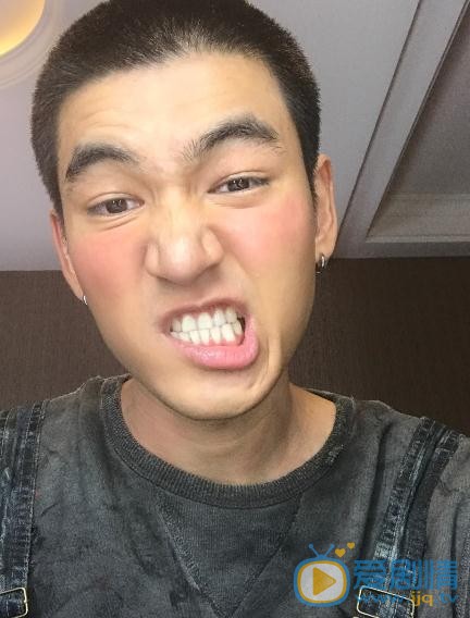 陈叶生搞怪照 陈叶生高清写真_陈叶生高清剧照