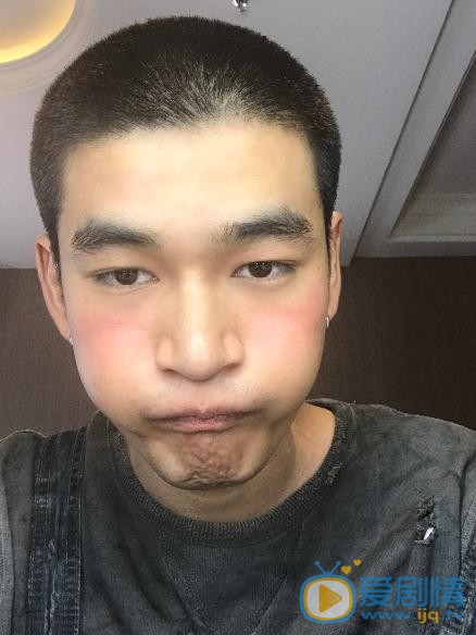 陈叶生搞怪照 陈叶生高清写真_陈叶生高清剧照