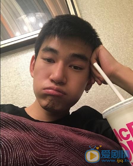 陈叶生搞怪照 陈叶生高清写真_陈叶生高清剧照