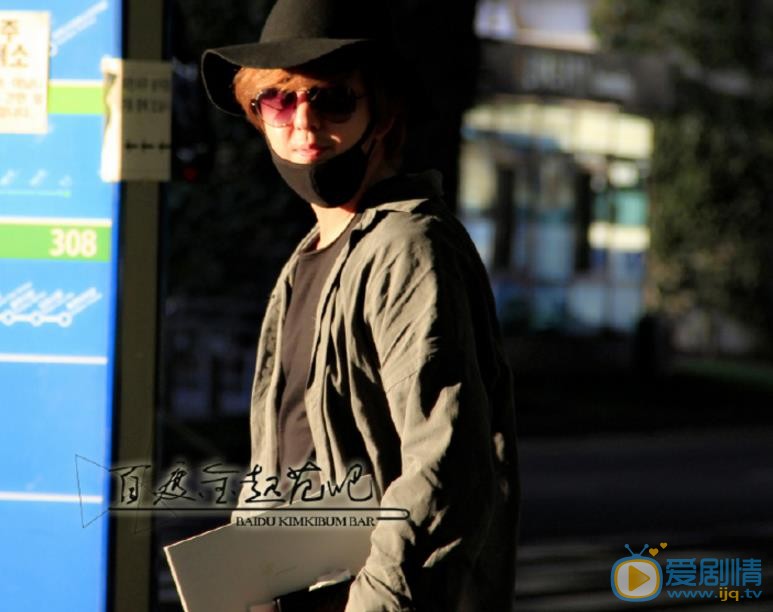 金起范机场路透照 金起范高清写真_金起范高清剧照