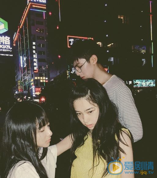 倪珂欣与人合照 倪珂欣高清写真_倪珂欣高清剧照