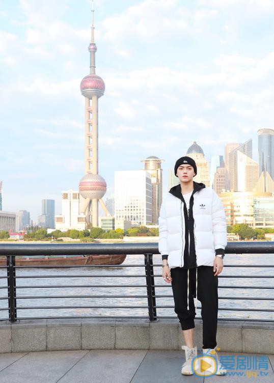 许凯街拍大片 许凯高清写真_许凯高清剧照