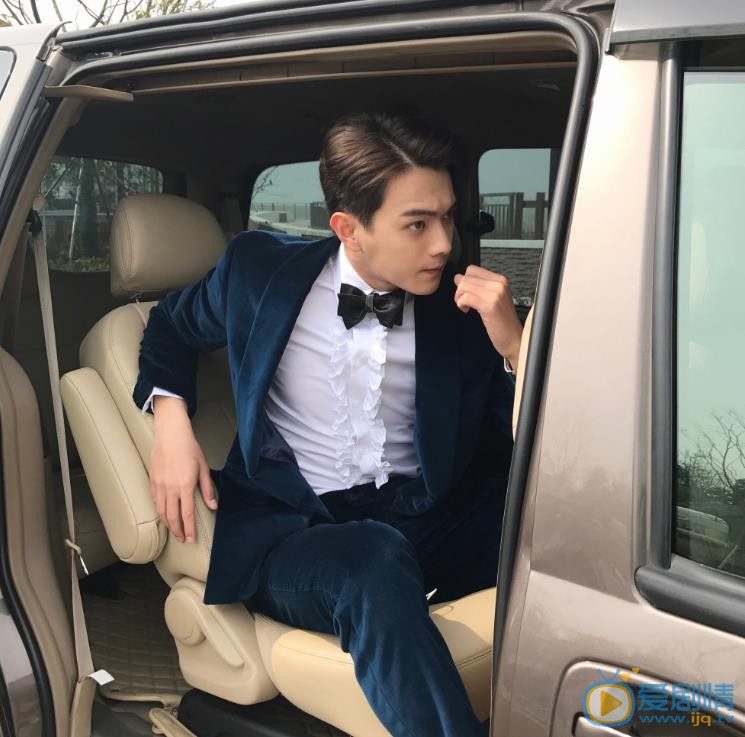 许凯街拍大片 许凯高清写真_许凯高清剧照