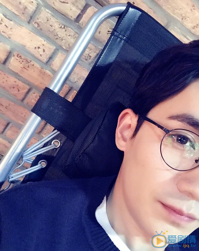 朱一龙帅气自拍 朱一龙高清写真_朱一龙高清剧照