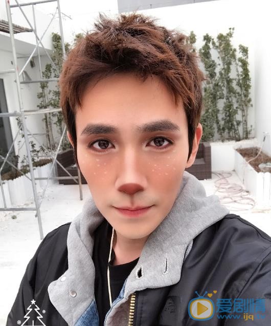 朱一龙帅气自拍 朱一龙高清写真_朱一龙高清剧照