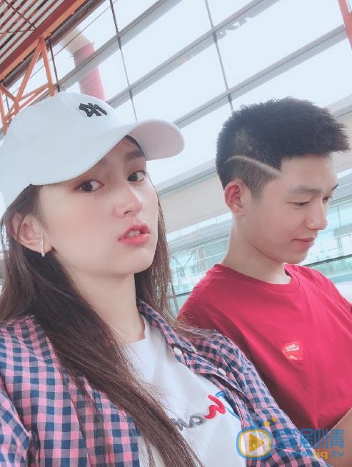 黄昊月与人合照 黄昊月高清写真_黄昊月高清剧照