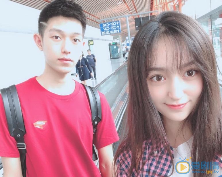 黄昊月与人合照 黄昊月高清写真_黄昊月高清剧照
