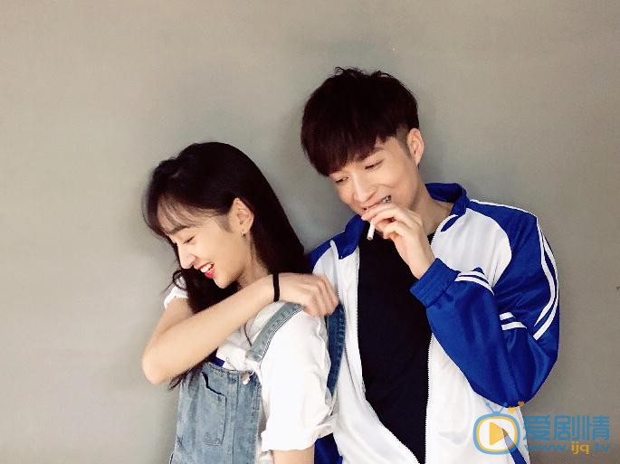 黄昊月与人合照 黄昊月高清写真_黄昊月高清剧照