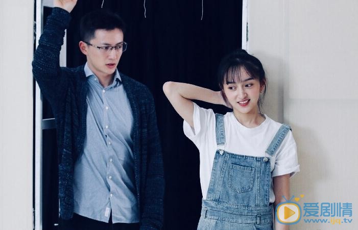 黄昊月与人合照 黄昊月高清写真_黄昊月高清剧照