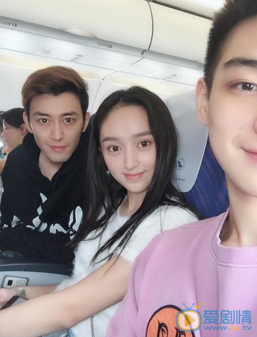 黄昊月与人合照 黄昊月高清写真_黄昊月高清剧照