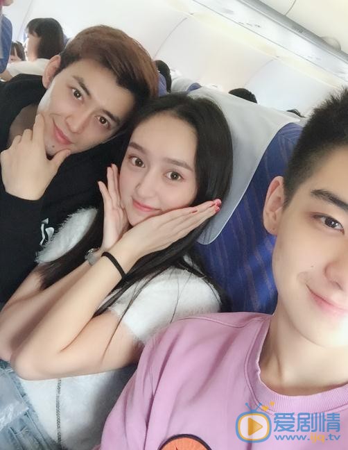 黄昊月与人合照 黄昊月高清写真_黄昊月高清剧照