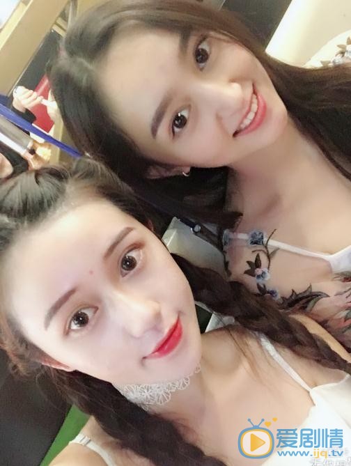 黄昊月与人合照 黄昊月高清写真_黄昊月高清剧照