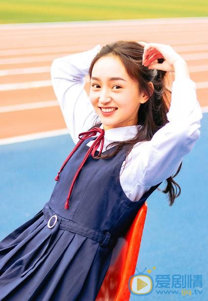 黄昊月制服写真 黄昊月高清写真_黄昊月高清剧照