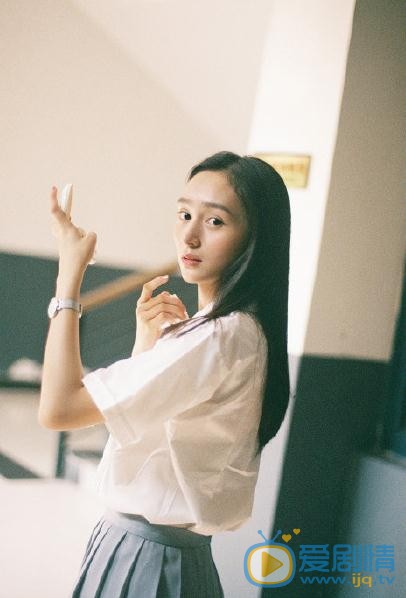 黄昊月制服写真 黄昊月高清写真_黄昊月高清剧照