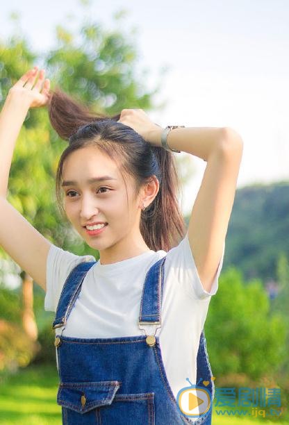 黄昊月制服写真 黄昊月高清写真_黄昊月高清剧照