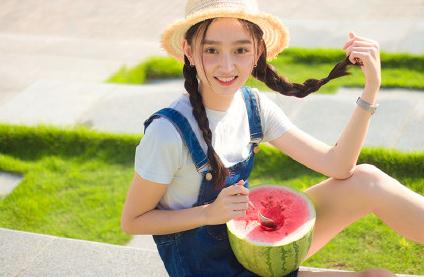 黄昊月制服写真 黄昊月高清写真_黄昊月高清剧照