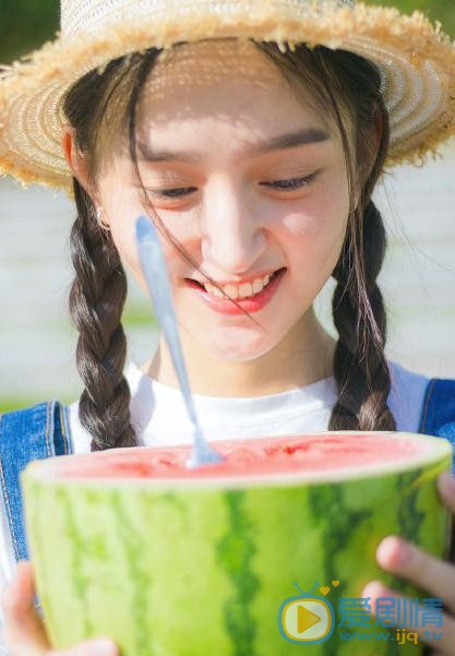 黄昊月制服写真 黄昊月高清写真_黄昊月高清剧照