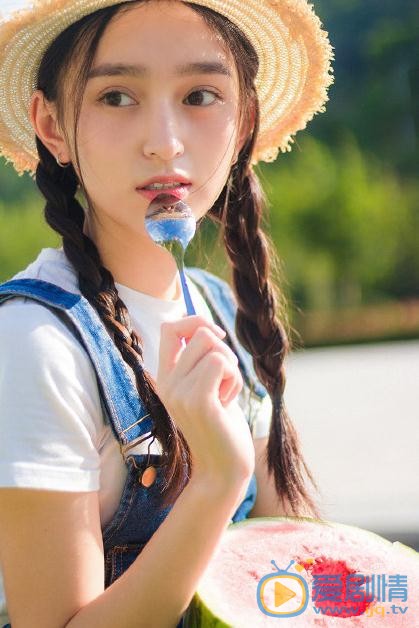 黄昊月制服写真 黄昊月高清写真_黄昊月高清剧照