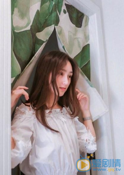 黄昊月制服写真 黄昊月高清写真_黄昊月高清剧照