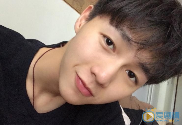 李明源生活照 李明源高清写真_李明源高清剧照