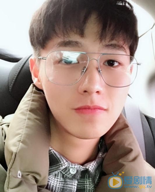 李明源生活照 李明源高清写真_李明源高清剧照