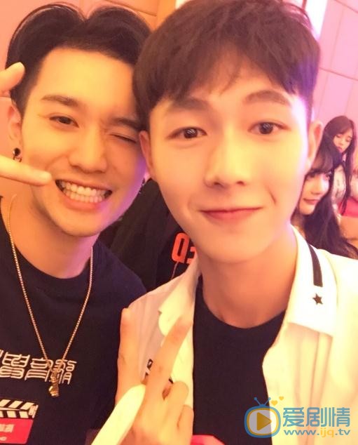 李明源与人合照 李明源高清写真_李明源高清剧照
